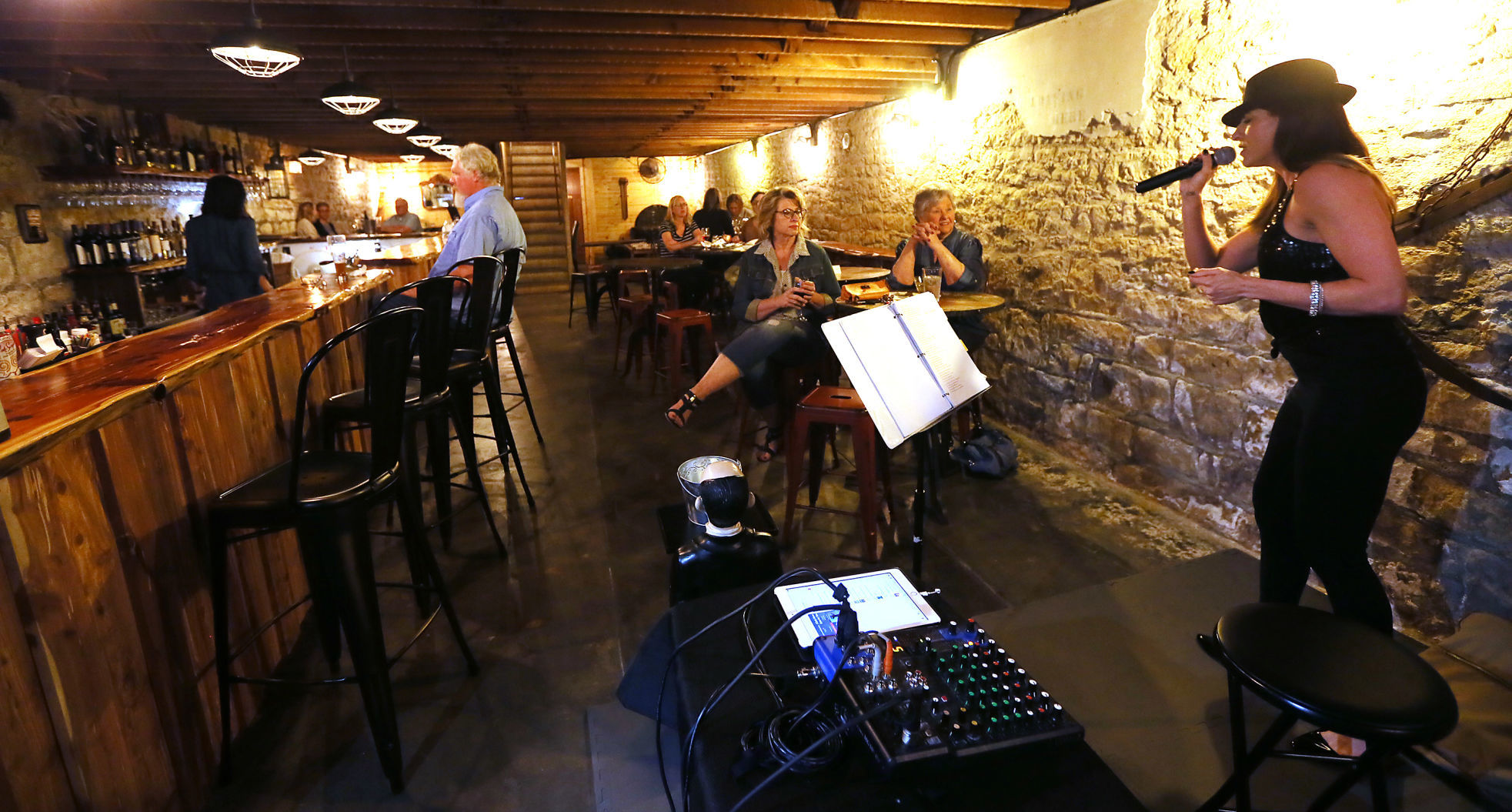 061919-Macs-Wine-Cellar-010